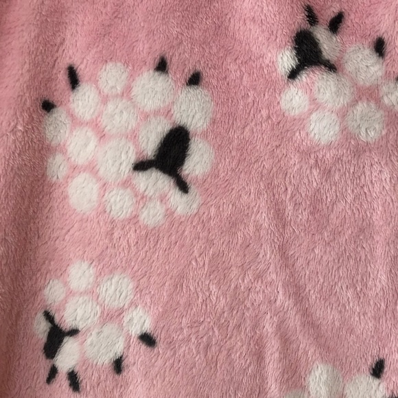Count your sheep before you sleep! Warm & cute fleece pink pj’s with sheep - Picture 8 of 10